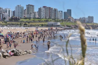 ¿Qué ciudad balnearia comenzará a cobrar multas por fumar en la playa?