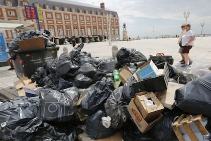 Mar del Plata amaneció repleta de basura tras 48 horas sin recolección de residuos por un paro