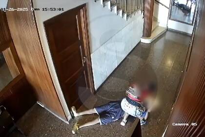 Mar del Plata: aprovechó que un hombre se descompensó en el hall de un edificio y le robó