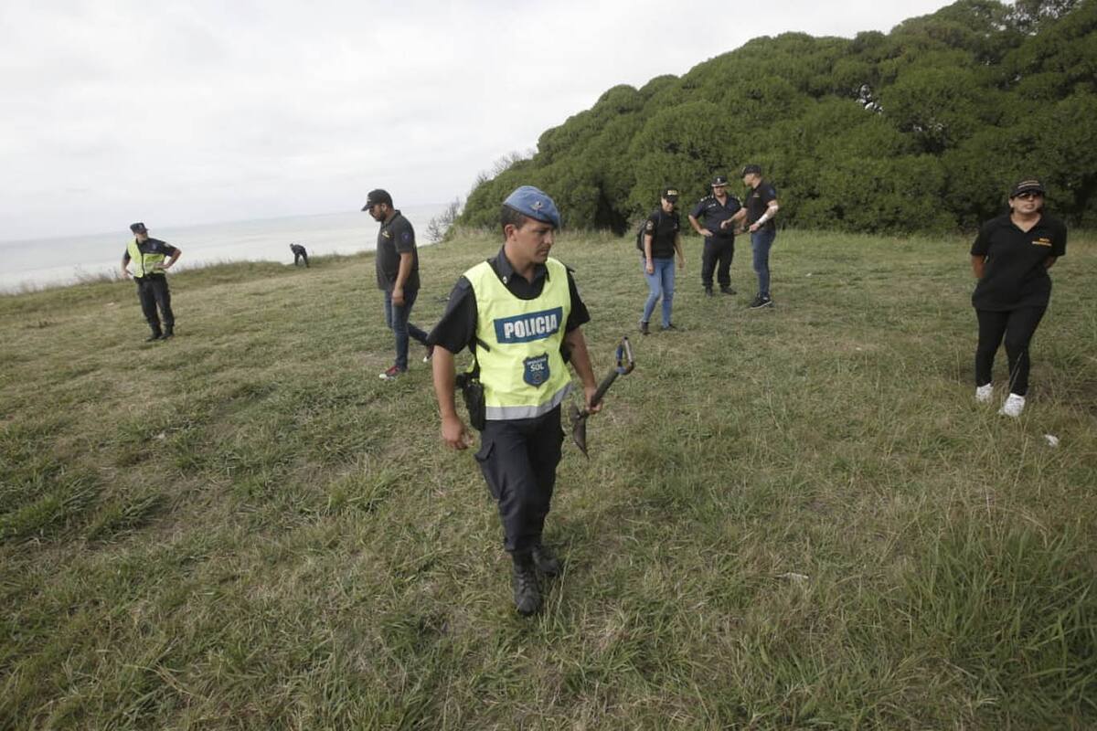 Mar del Plata: encuentran una pala y una credencial de Claudia Repetto, la mujer desaparecida hace cinco días.