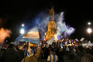 Miles de argentinos eligieron celebrar en el interior para agradecer a la selección