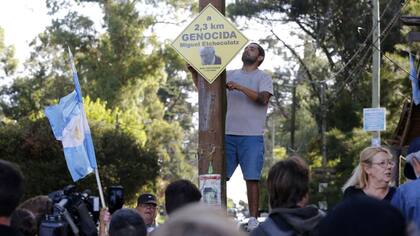 Mar del Plata: marcha en repudio por la prisión domiciliaria para Miguel Etchecolatz