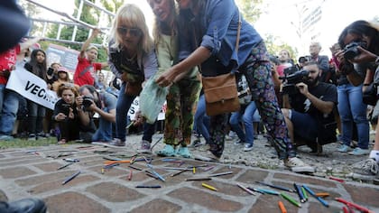 Mar del Plata: marcha en repudio por la prisión domiciliaria para Miguel Etchecolatz