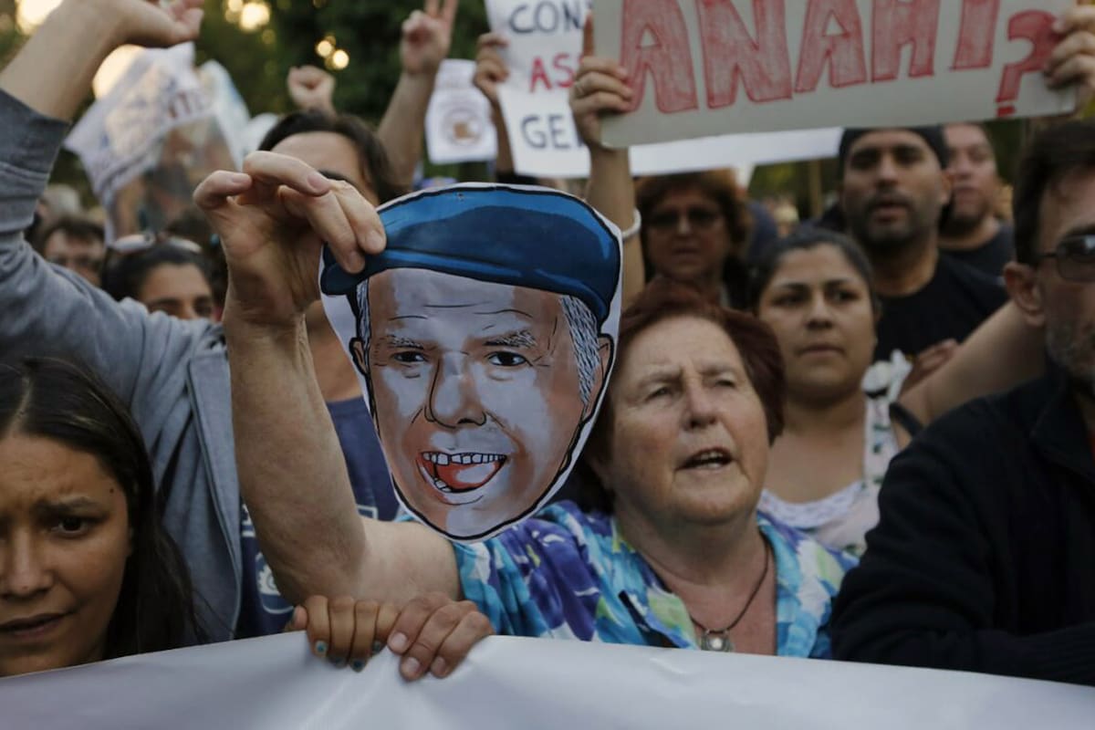 Mar del Plata: marcha en repudio por la prisión domiciliaria para Miguel Etchecolatz