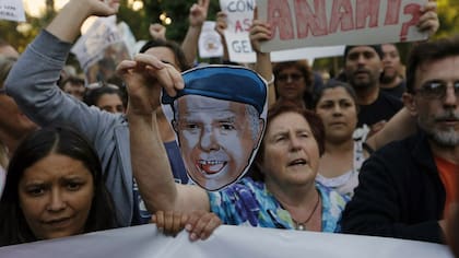 Mar del Plata: marcha en repudio por la prisión domiciliaria para Miguel Etchecolatz (Archivo)