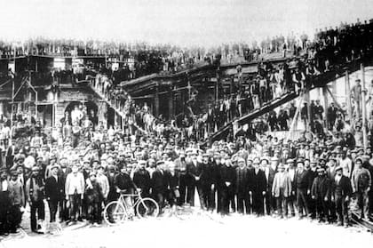 Los trabajadores que construyeron la Rambla Bristol