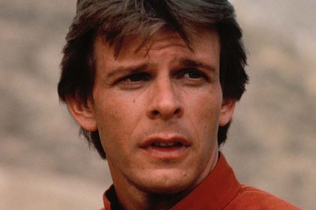 Mar Singer como Mike Donovan, en la ochentosa V: Invasión Extraterrestre