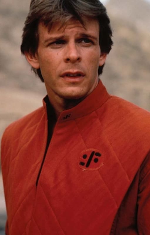 Mar Singer como Mike Donovan, en la ochentosa V: Invasión Extraterrestre