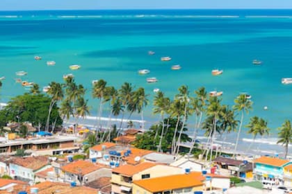 Mar turquesa y arena blanca: el “Caribe brasileño” que enamora a los argentinos