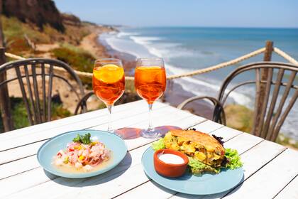 Mar, vida nocturna, deportes, compras paseos y una oferta culinaria impresionante rankean entre las propuestas más atractivas de la ciudad.