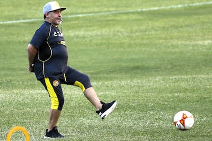 Maradona, al frente de un entrenamiento de Dorados, en México