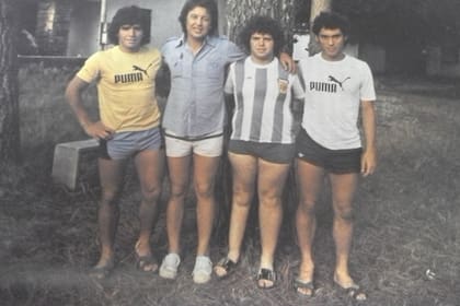 Maradona, Blanco, Cyterspiller y el tucumano Meza, durante la charla en la que Diego confesó su deseo de conocer a Pelé
