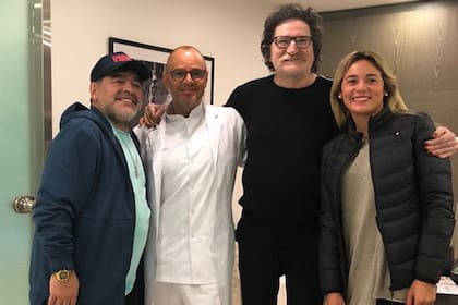 Mühlberger junto a Maradona, Charly García y Rocío Oliva
