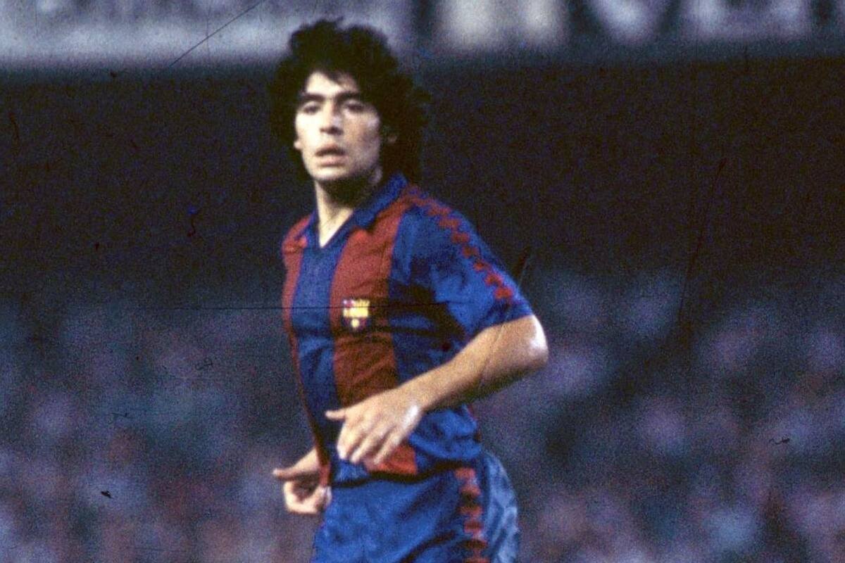 Maradona con la camiseta del Barcelona