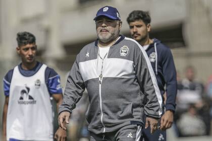 Maradona cree que Gimnasia tiene pocas diferencias respecto a los rivales; entiende que las numerosas derrotas se deben a errores puntuales en la defensa y falta de puntería.
