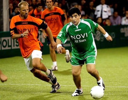 Maradona durante una visita, en 2005, a Novi Vinodolski, Croacia, para un partido benéfico
