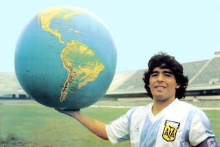 Sobre las solitarias espaldas de un hombre, el peso del edificio del fútbol