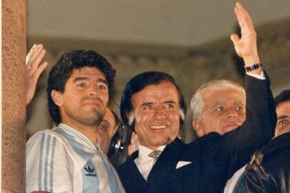 Diego Maradona y Carlos Menem, en la casa Rosada, tras el subcampeonato en Italia 90
