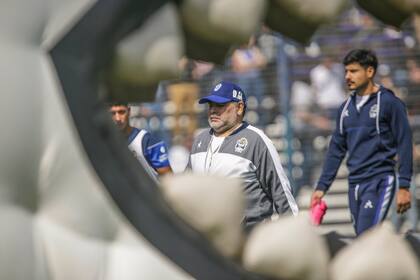 Maradona se concentró con el equipo y compartió el viaje desde Estancia Chica al estadio platense.
