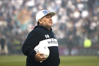 Maradona, lejos de las canchas y en la intimidad, a la espera de que vuelva el fútbol
