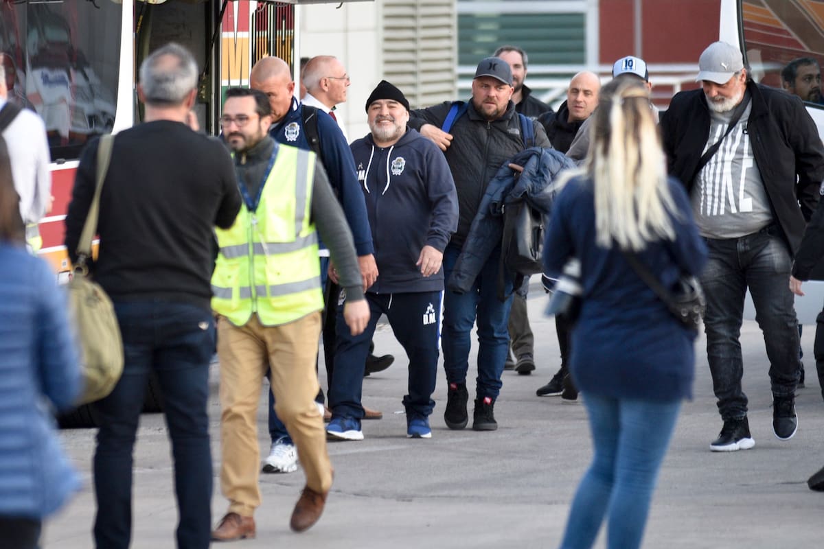 Maradona llega a Córdoba. Mañana Gimnasia enfrentará a Talleres
