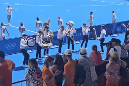 Maradona, presente con Las Leonas: la banda oficial de los Juegos tocó la canción de Rodrigo “La mano de Dios” y sorprendió