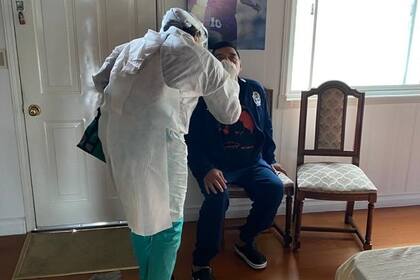 Maradona se sometió este lunes a un hisopado