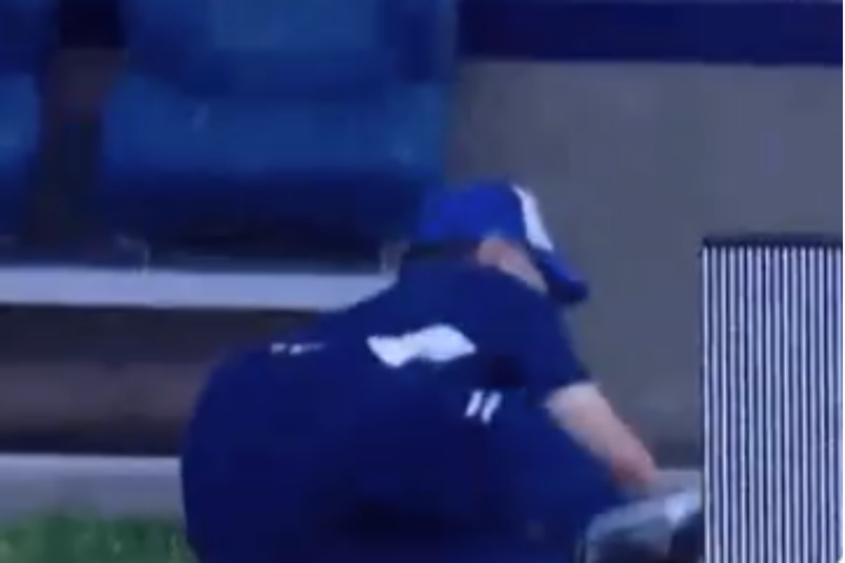 Maradona terminó sobre el suelo tras el gol que erró Ramírez para la victoria parcial