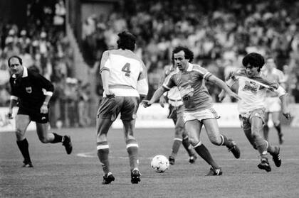 Maradona usó botines adidas en la despedida de Platini; luego Matthäus los usó en la final de Italia 90