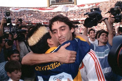 Maradona y Francescoli en el River-Boca del 26 de noviembre de 1995.