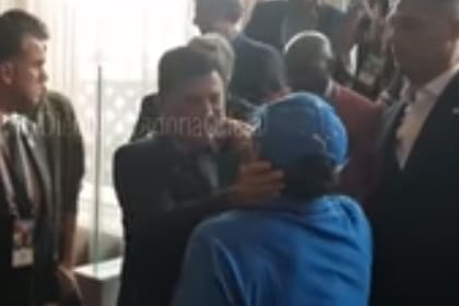 Maradona y Passarella, y un saludo cordial durante la final del Mundial Rusia 2018