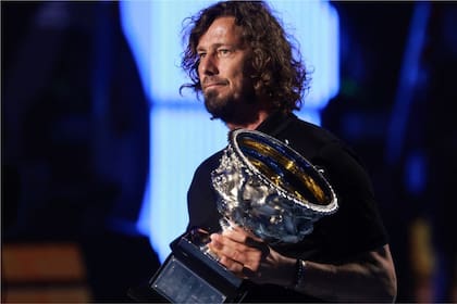 Marat Safin con el trofeo del Australian Open