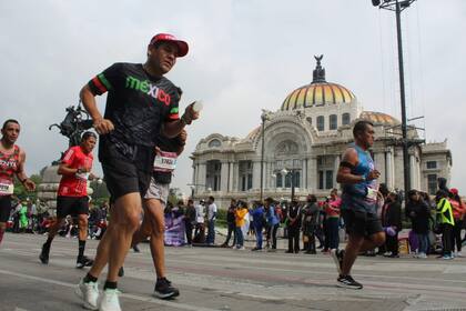Maratón de Ciudad de México, evento en el que un hombre adulteró los vasos de hidratación con ron