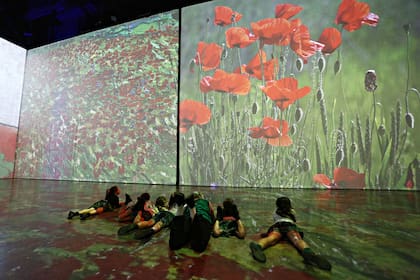Maravillados por las formas, colores y el movimiento, los más pequeños disfrutan de la experiencia