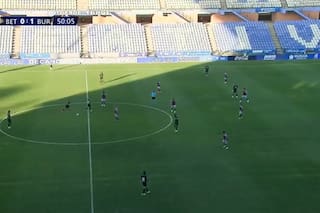 El golazo de tiro libre desde el campo contrario que se pareció al de Chilavert al Mono Burgos