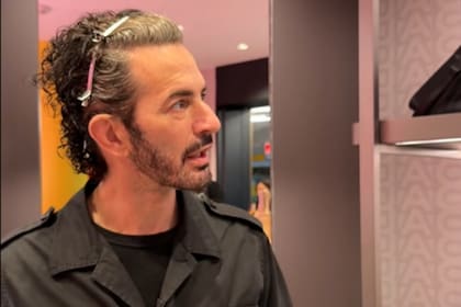 Marc Jacobs compró varios accesorios en una de sus tiendas en un aeropuerto de EE.UU.