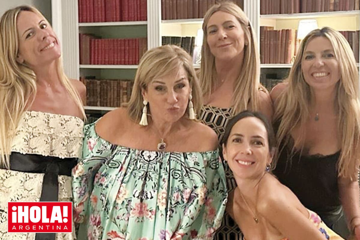 Marcela con las nietas de su tía Goldy, hijas de Gloria Lopina y Miguel Solari. De izquierda a derecha: Constanza, Mercedes, Marina y, abajo, Verónica .
