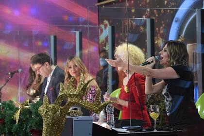 Marcela Morelo se animó a improvisar un canto con Karina