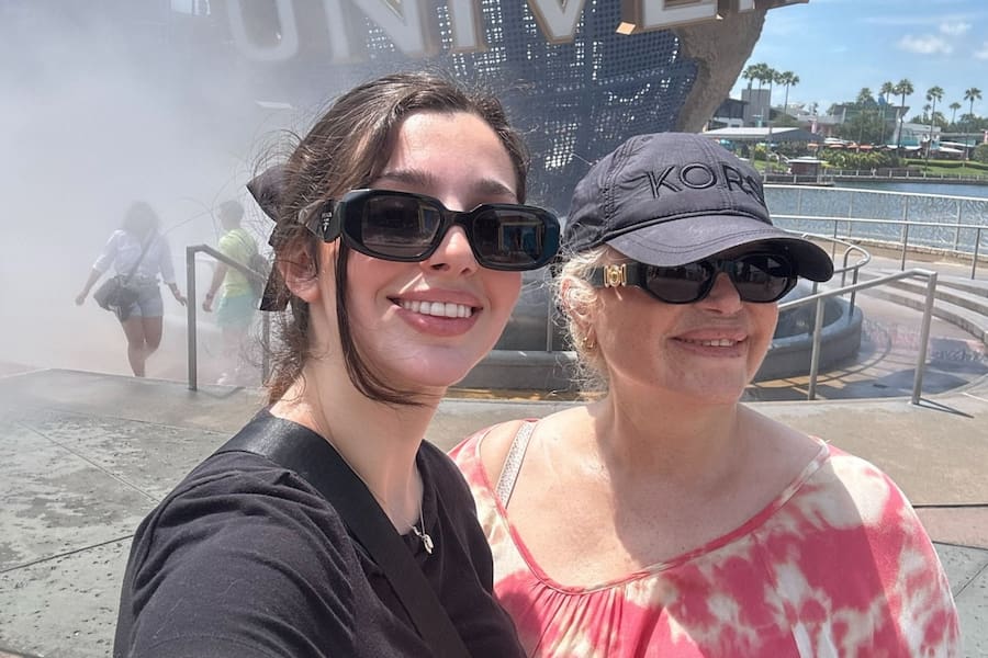 Marcela Ortiz junto a su hija Shelsian durante un viaje a Estados Unidos