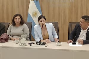 Marcela Pagano, en el centro, al asumir la presidencia de la Comisión de Juicio Político