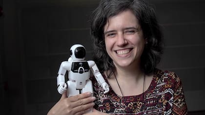 Marcela Riccillo, doctora en Ciencias de la Computación (UBA), señala que la inteligencia artificial puede complementar a la humana como una especie de asistente