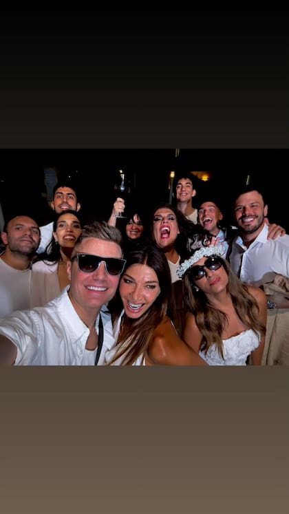 Marcela Tauro se casó con ella misma en frente de sus compañeros de la radio (Foto: Instagram/@_marcelatauro)