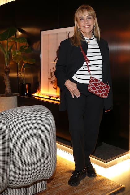 Marcela Tinayre con look navy