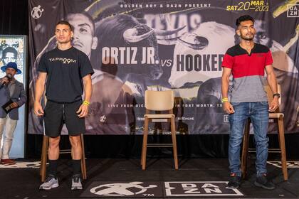 Marcelino “Nino” López (con remera negra). tiene un excelente registro de 36 victorias (21 KO), 2 reveses y un empate en condición de ex campeón argentino y sudamericano; en la imagen aparece con Javier Muñiz.