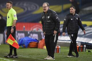 Bielsa: la medida que tomó como respuesta a quienes lo acusan de dar ventaja