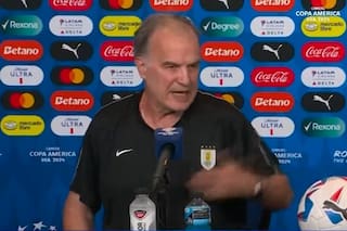 Bielsa estalló contra la organización, discutió con los periodistas y dijo que a Scaloni le pidieron que dejara de hablar