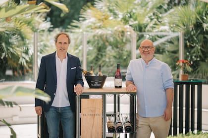 Marcelo Belmonte, director de Viticultura y Enología de El Esteco y Claudio Maza, enólogo de El Esteco