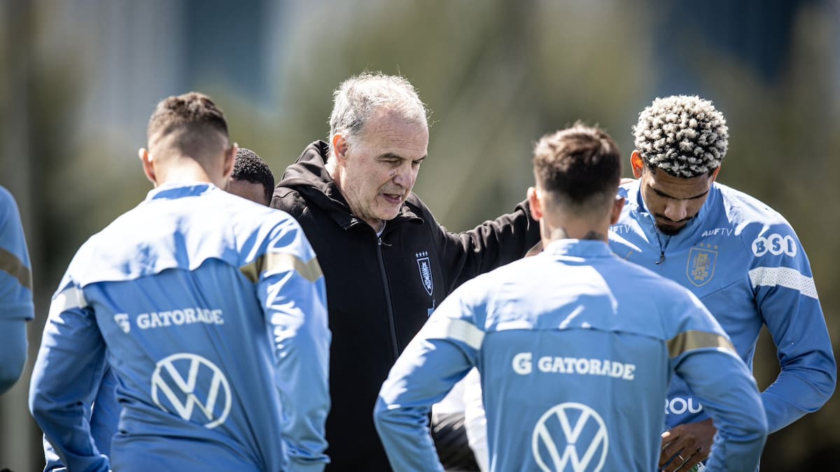 Uruguay en problemas: Ronald Araújo se desgarró y le apuntaron al método de entrenamiento de Marcelo Bielsa