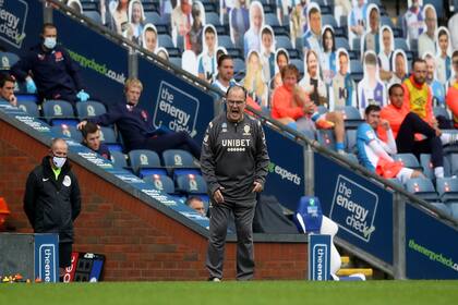 Marcelo Bielsa, DT de Leeds, de Inglaterra, durante el partido entre su equipo y Blackburn, por la fecha 41 de la Championship inglesa.