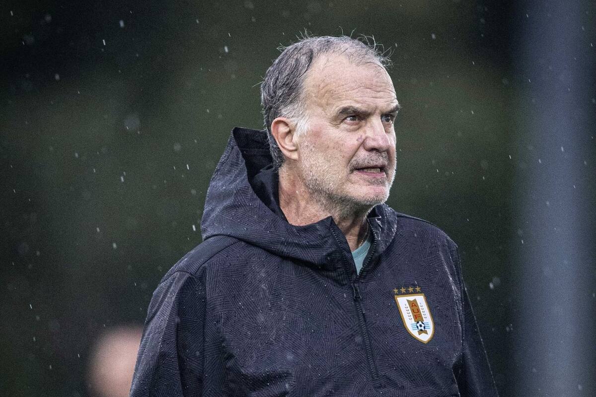 Marcelo Bielsa, DT de Uruguay, no quiso dar muchas pistas con respecto al equipo que arrancará jugando este domingo por la Copa América
